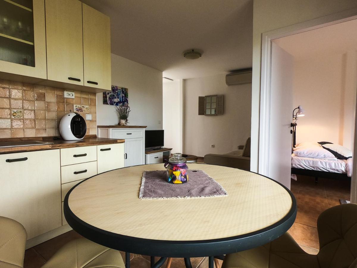 Apartments Summer Touch Petrcane Esterno foto