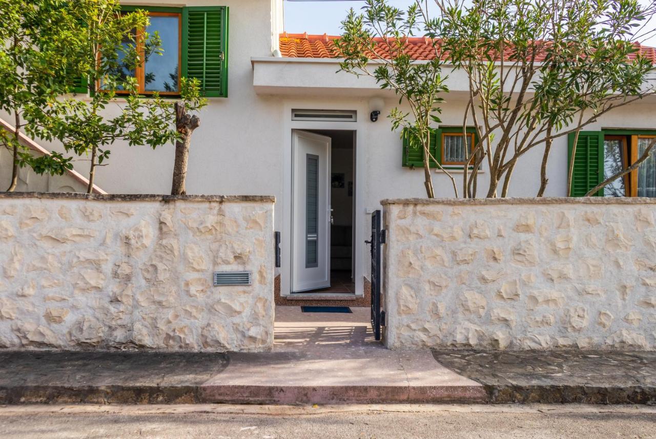 Apartments Summer Touch Petrcane Esterno foto