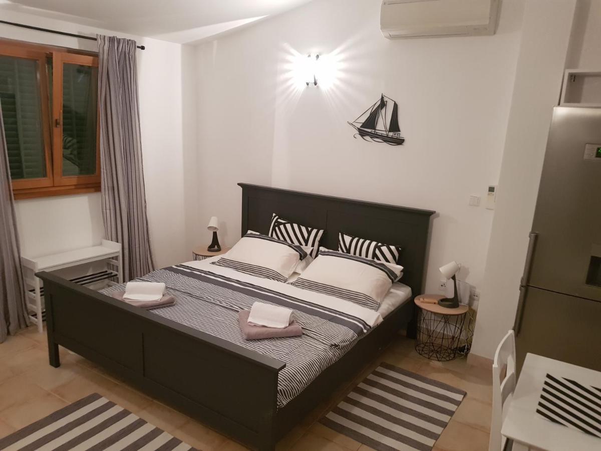 Apartments Summer Touch Petrcane Esterno foto