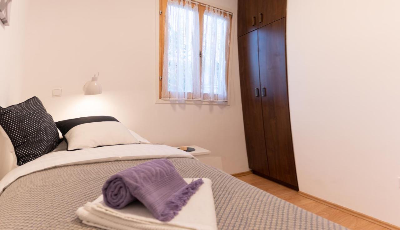 Apartments Summer Touch Petrcane Esterno foto