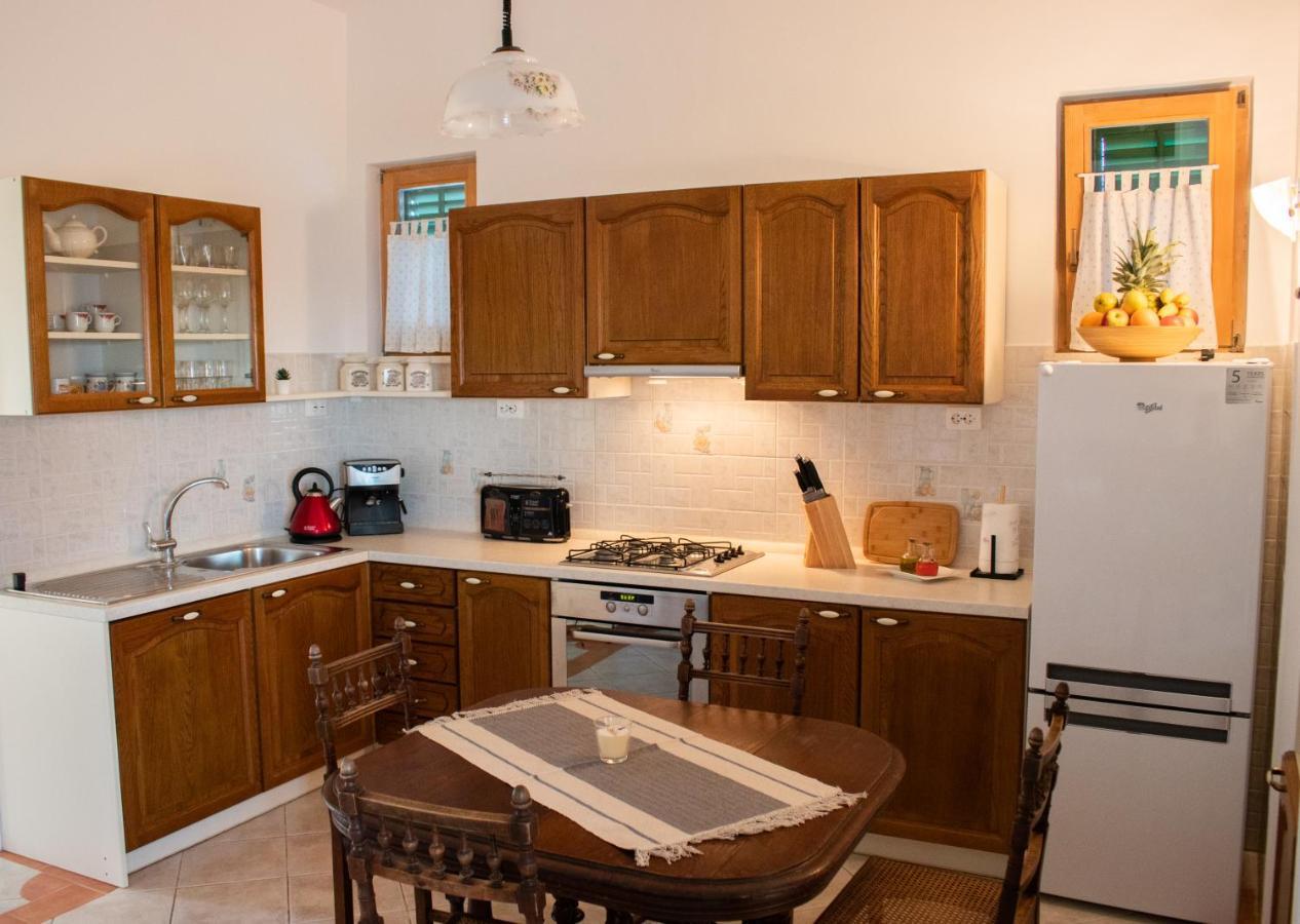 Apartments Summer Touch Petrcane Esterno foto