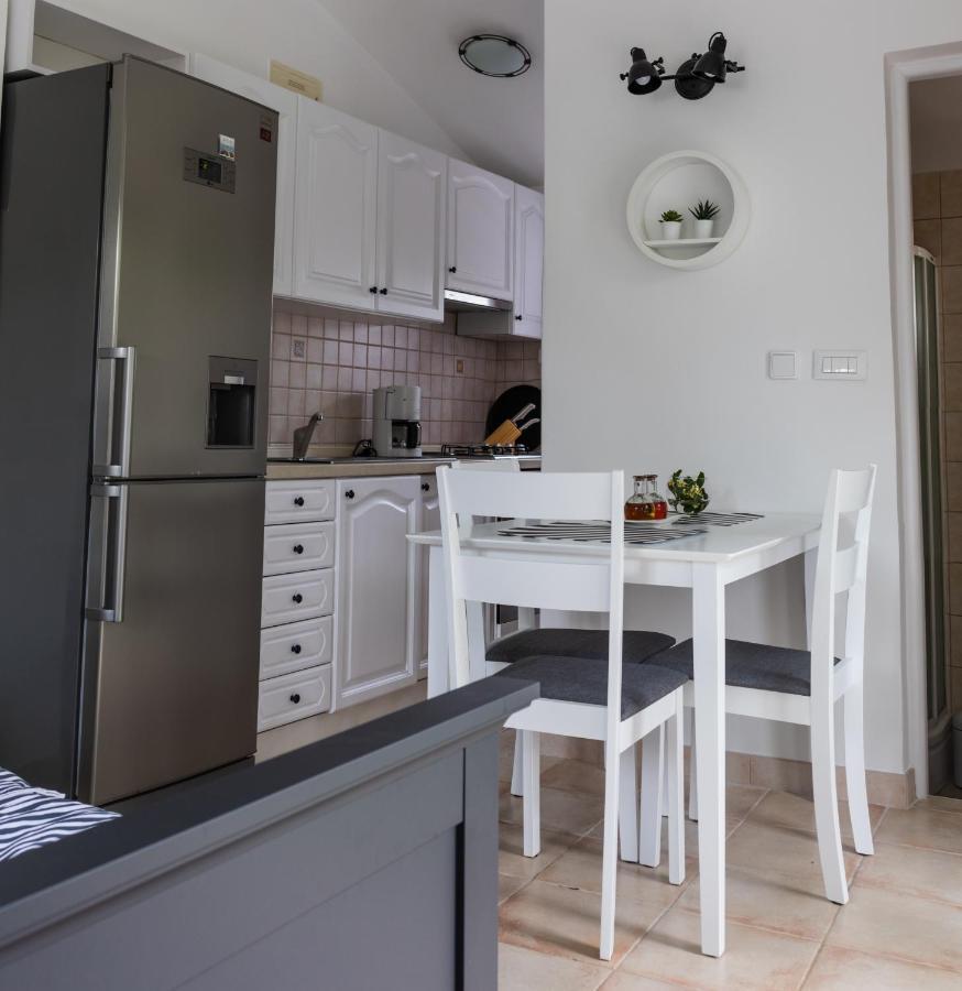 Apartments Summer Touch Petrcane Esterno foto