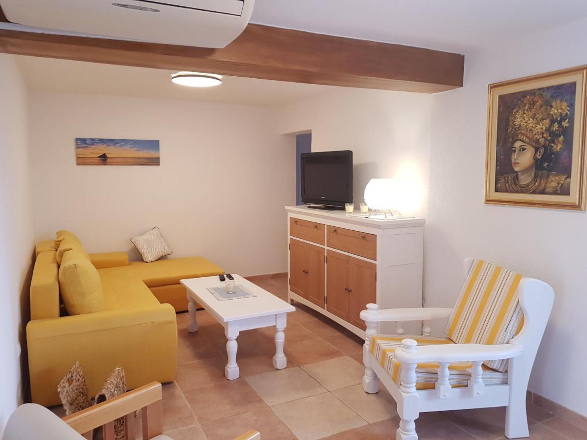 Apartments Summer Touch Petrcane Esterno foto