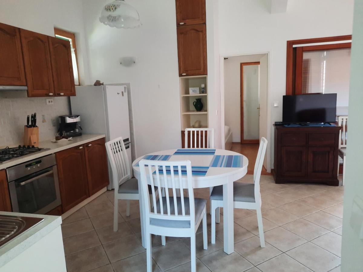 Apartments Summer Touch Petrcane Esterno foto